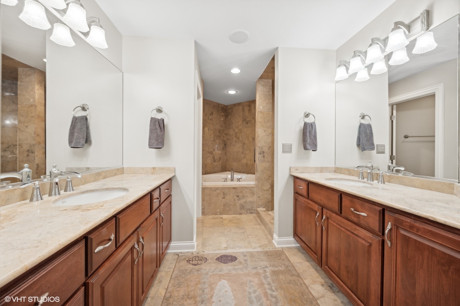 2110 LILLIAN Lane