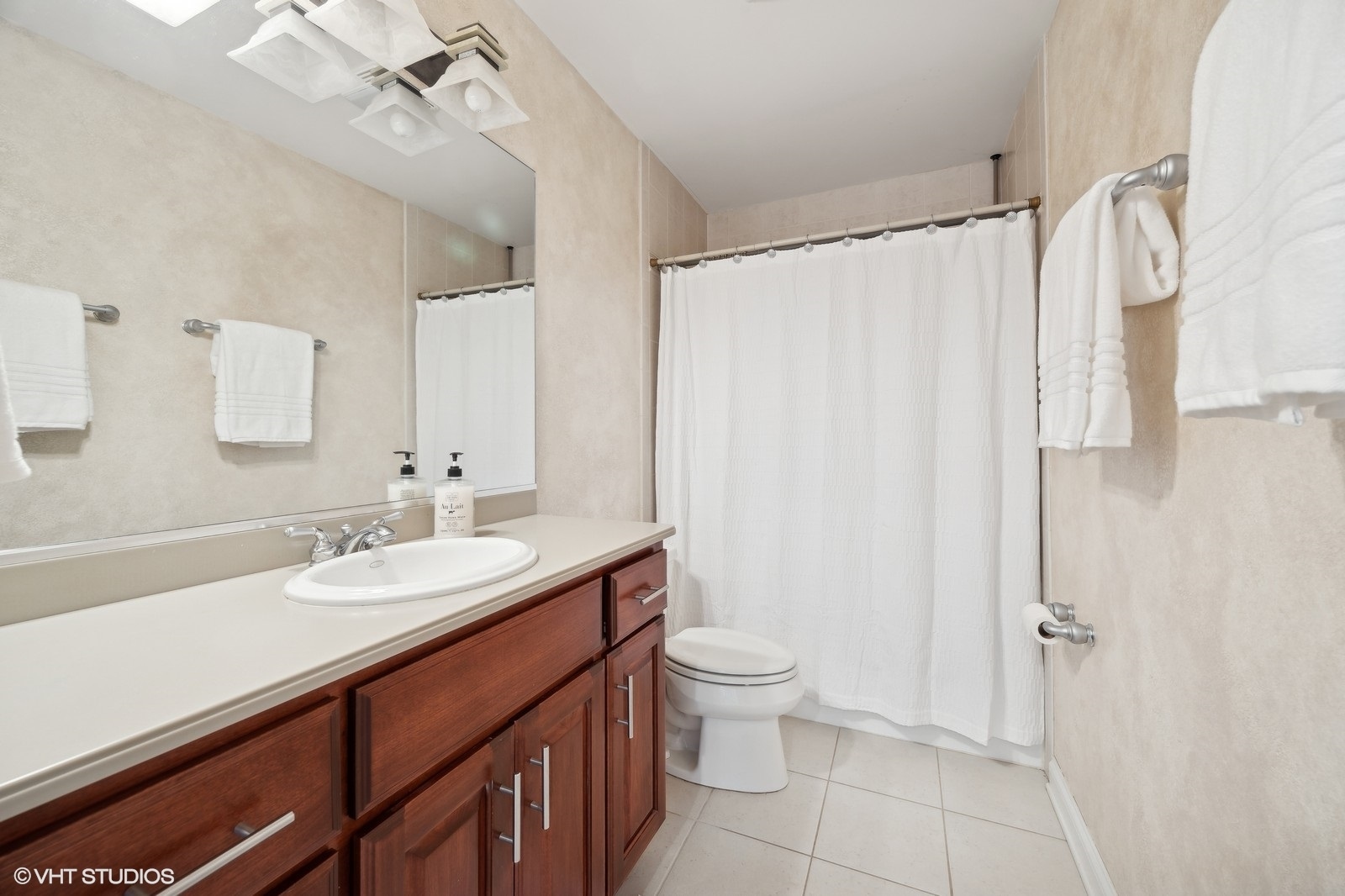 2110 LILLIAN Lane