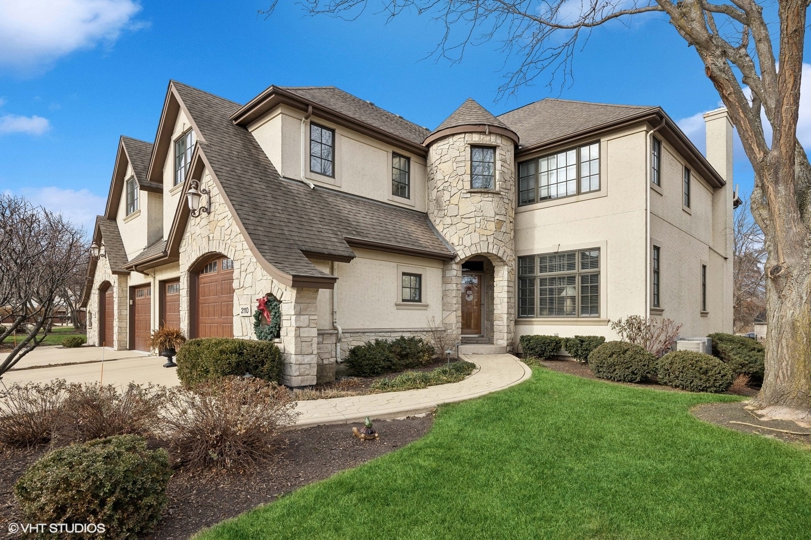 2110 LILLIAN Lane