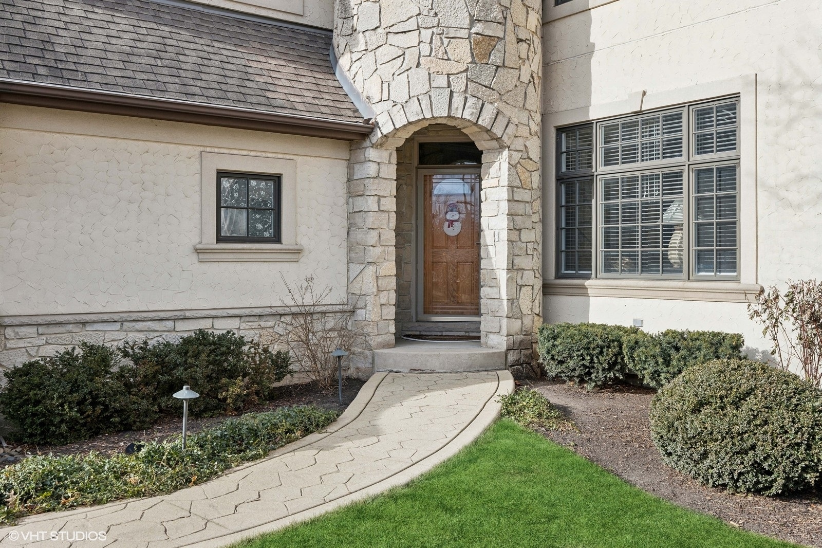 2110 LILLIAN Lane