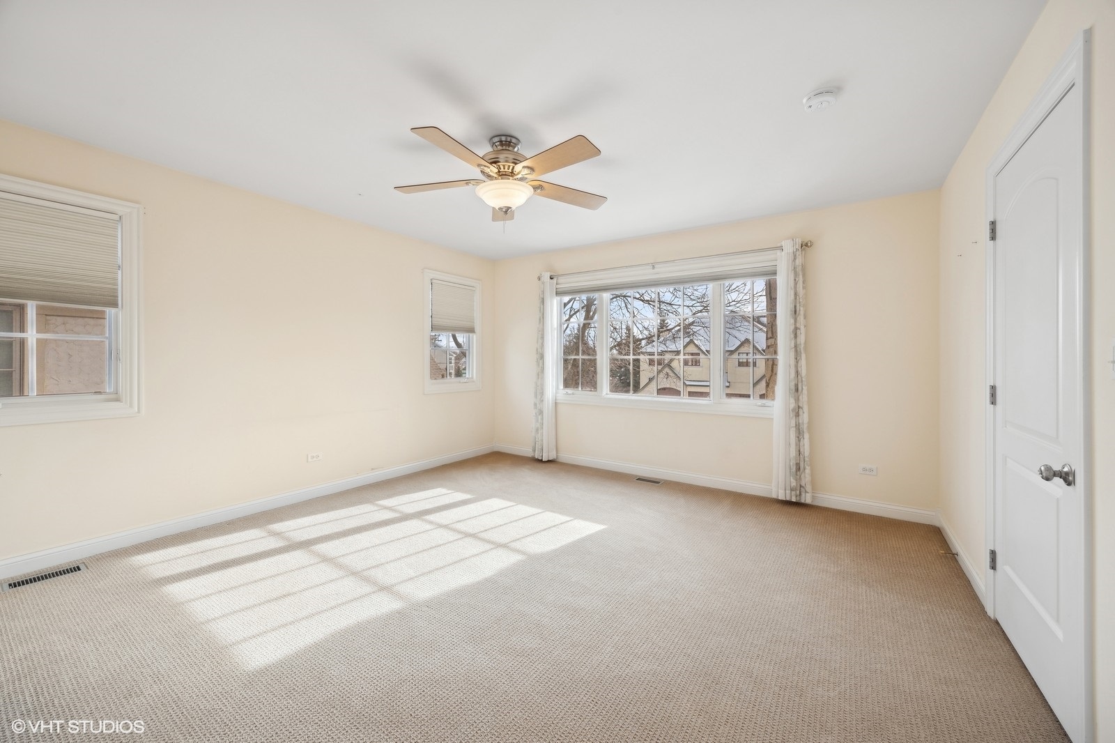 2110 LILLIAN Lane