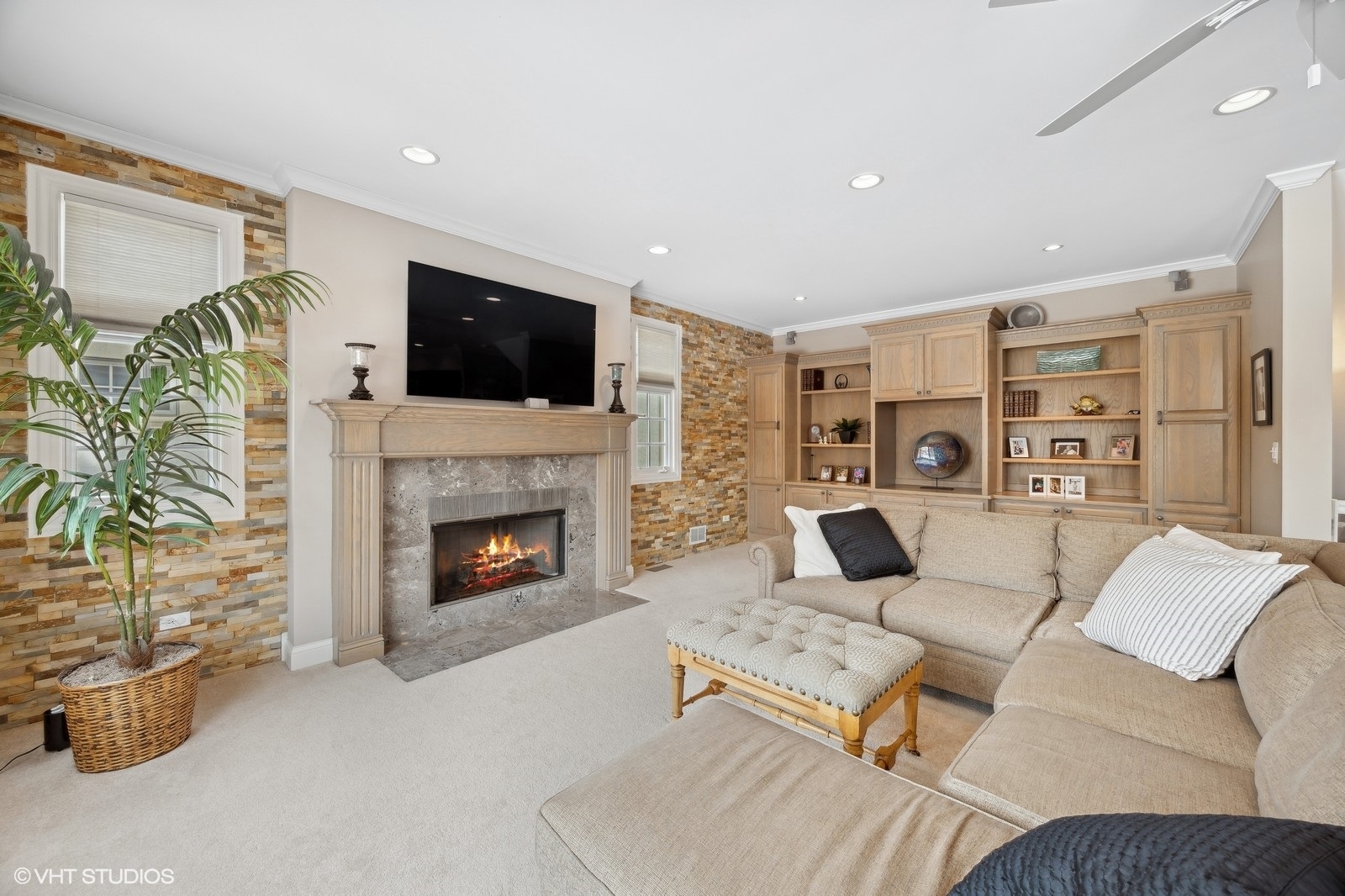 2110 LILLIAN Lane