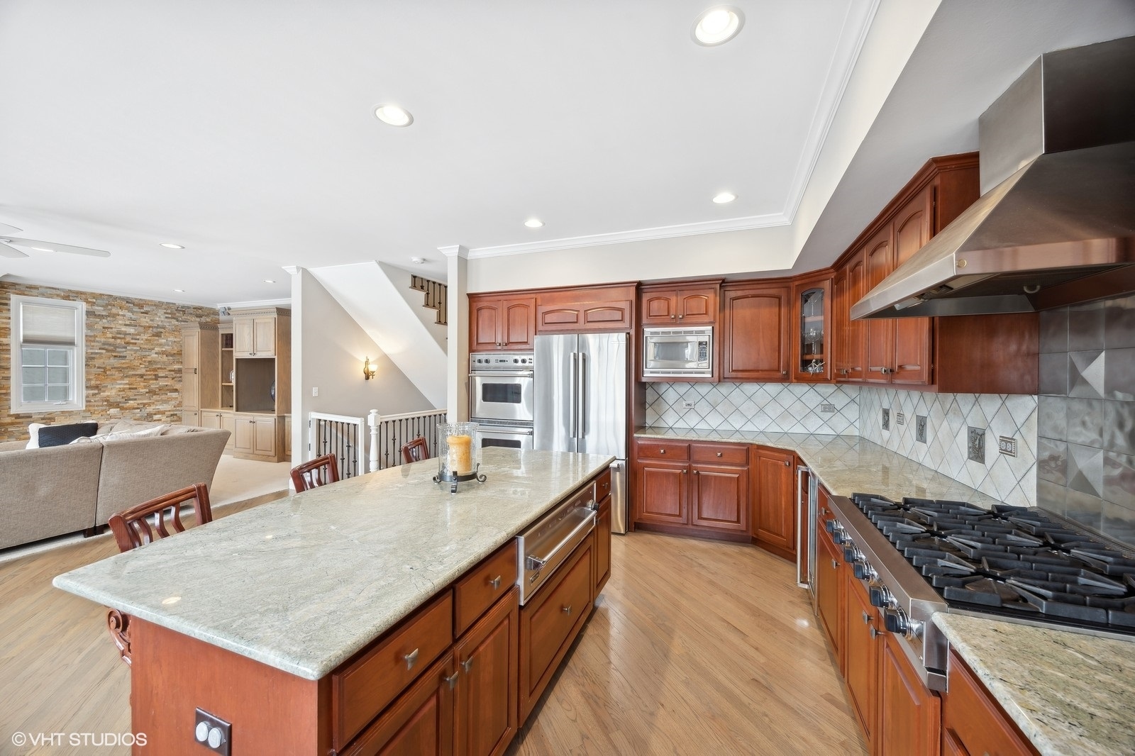 2110 LILLIAN Lane