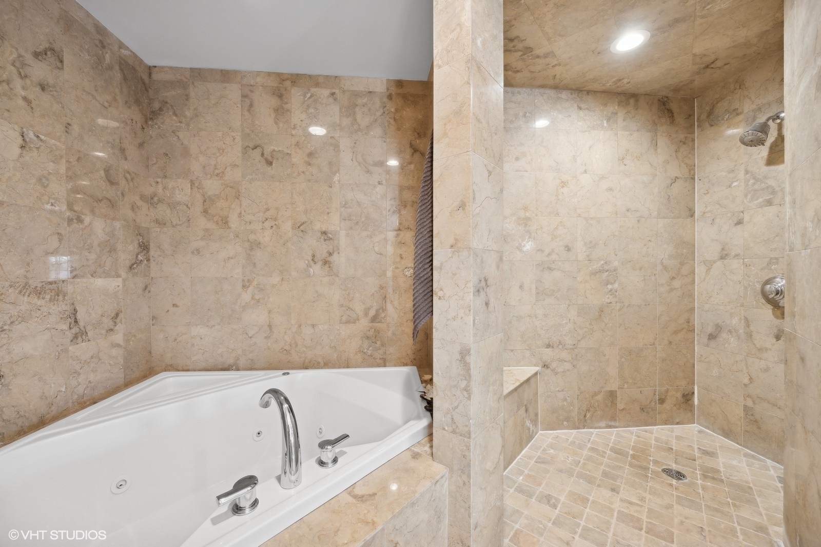 2110 LILLIAN Lane