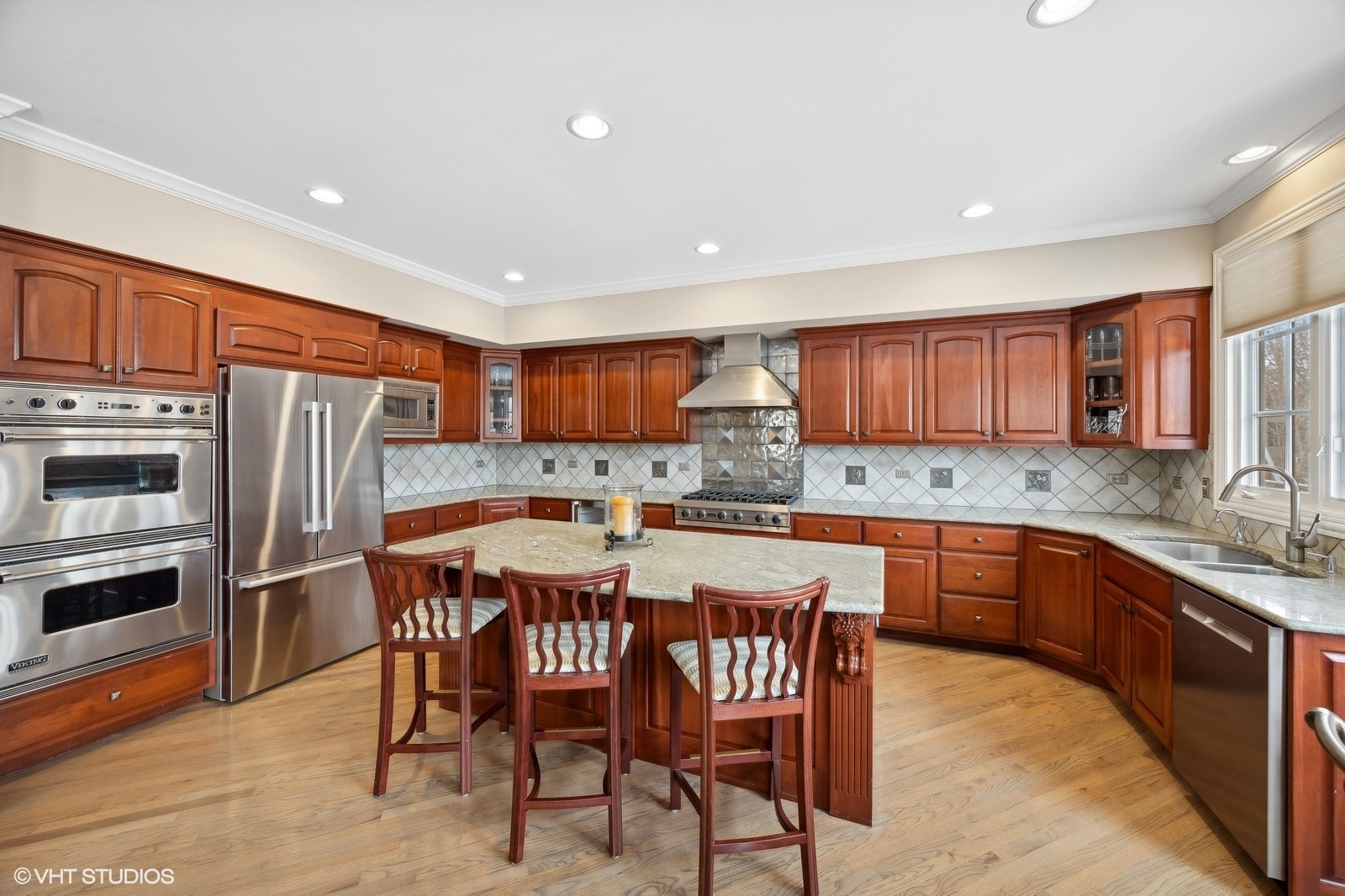 2110 LILLIAN Lane