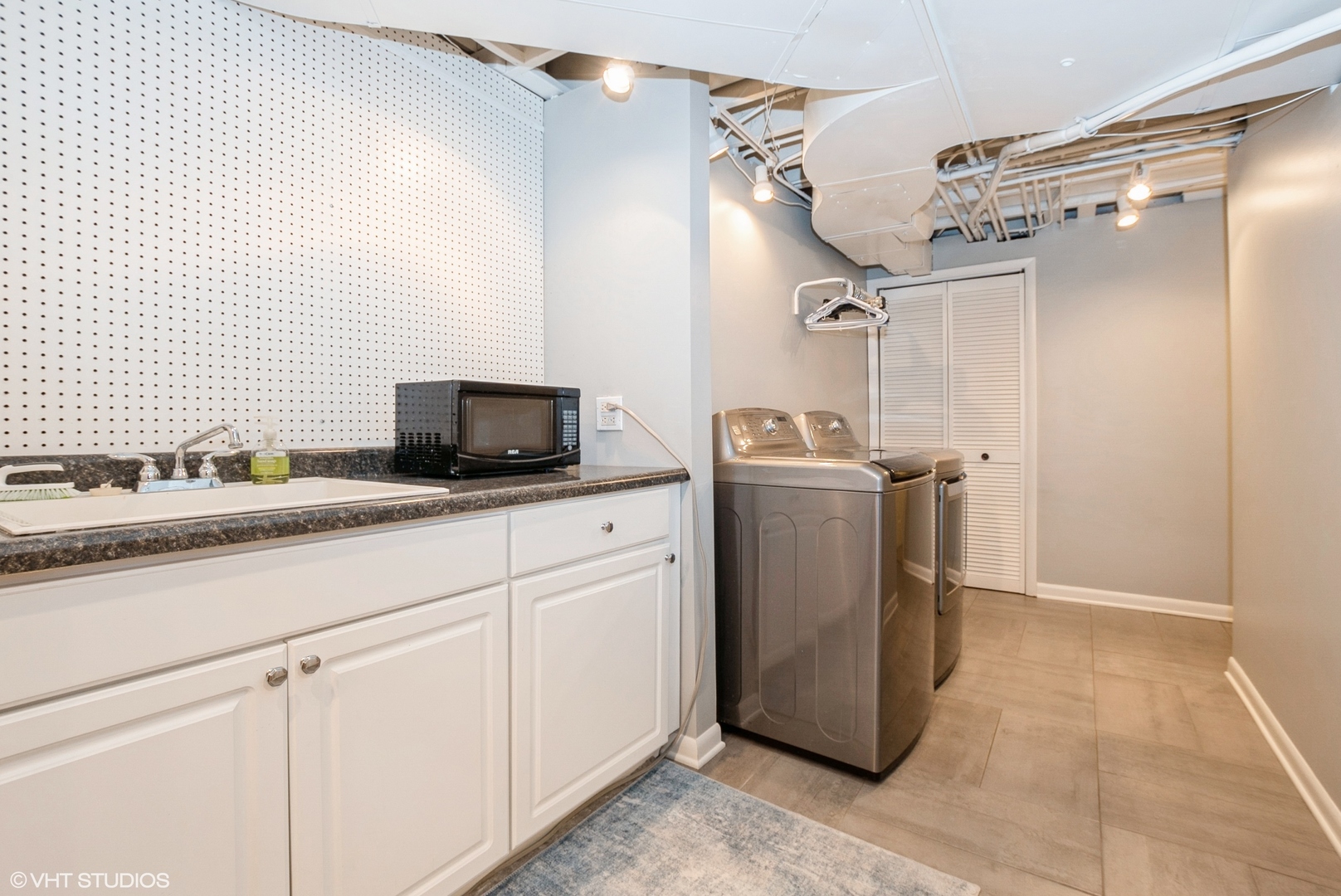 6401 Blackhawk Trail