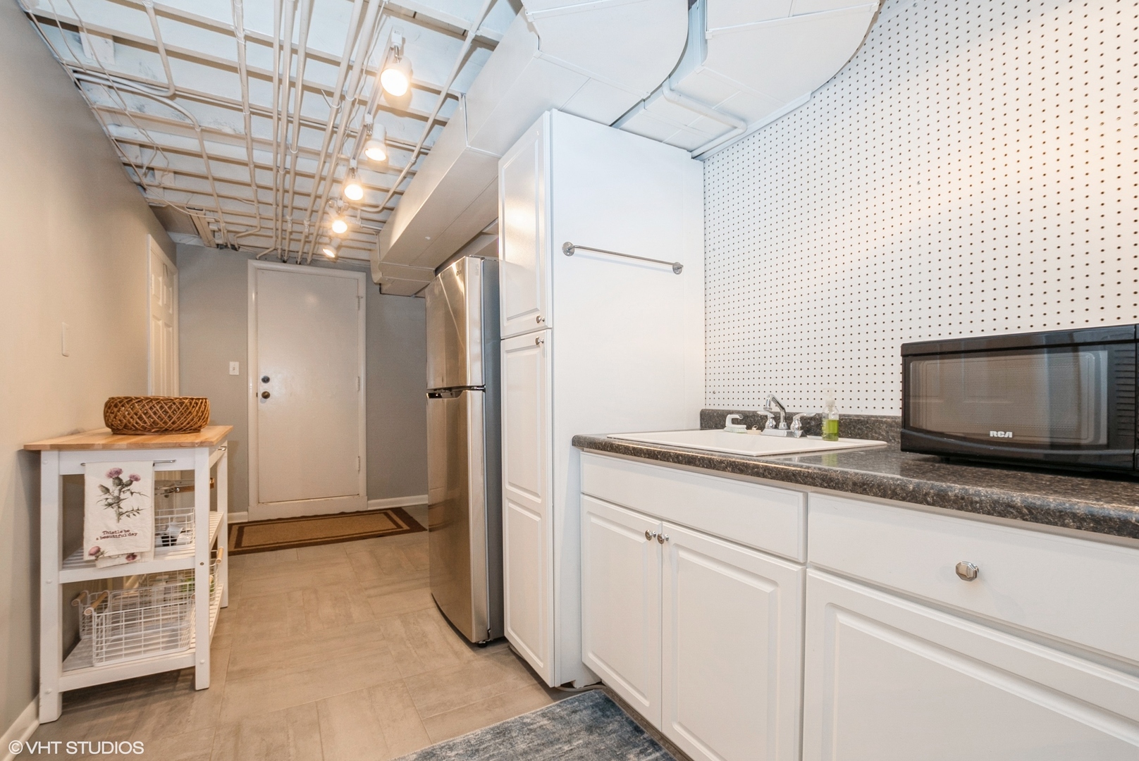 6401 Blackhawk Trail