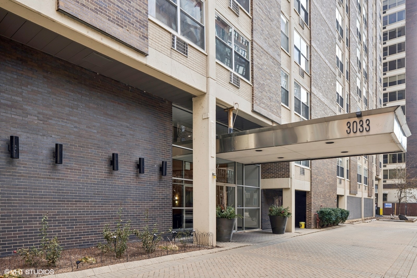 3033 N Sheridan Road Unit: 909