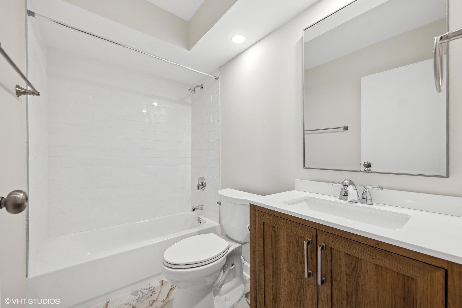 3033 N Sheridan Road Unit: 909