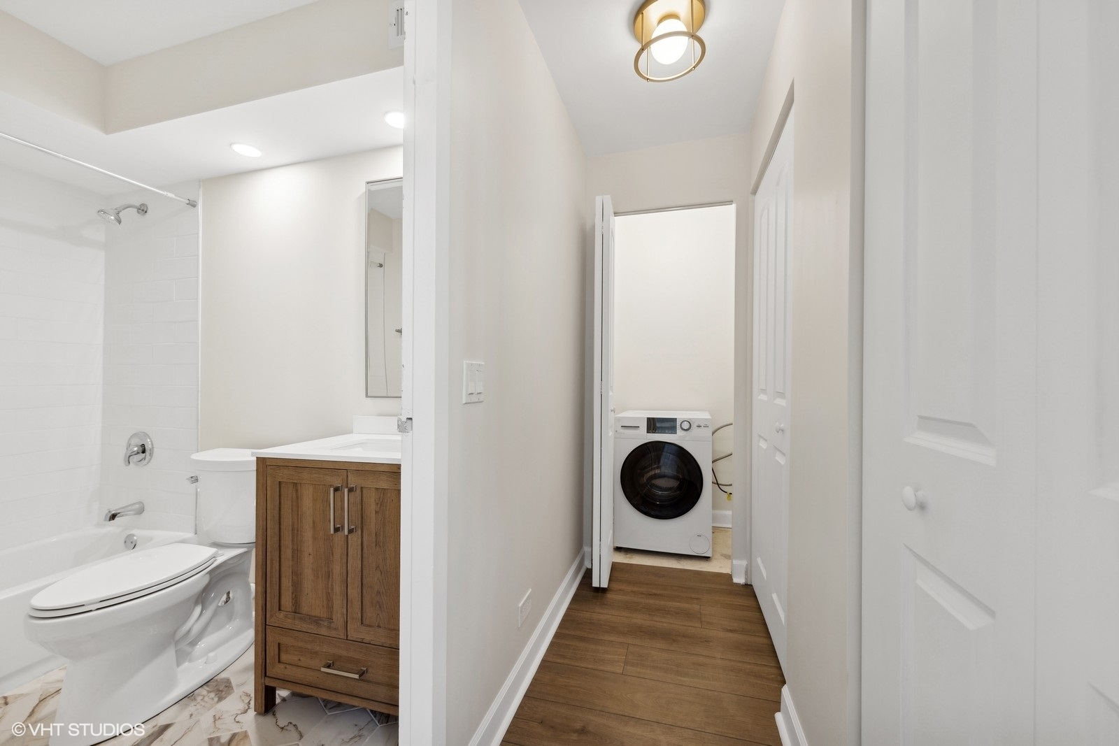 3033 N Sheridan Road Unit: 909