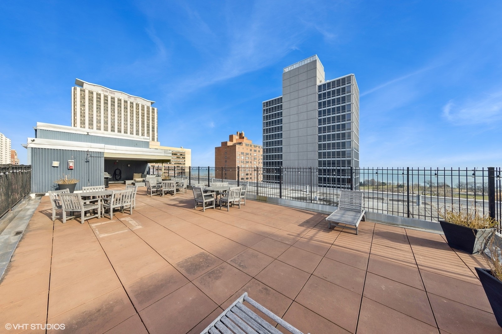 3033 N Sheridan Road Unit: 909