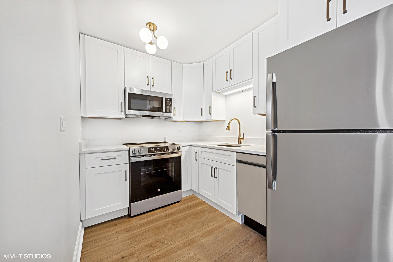 3033 N Sheridan Road Unit: 909