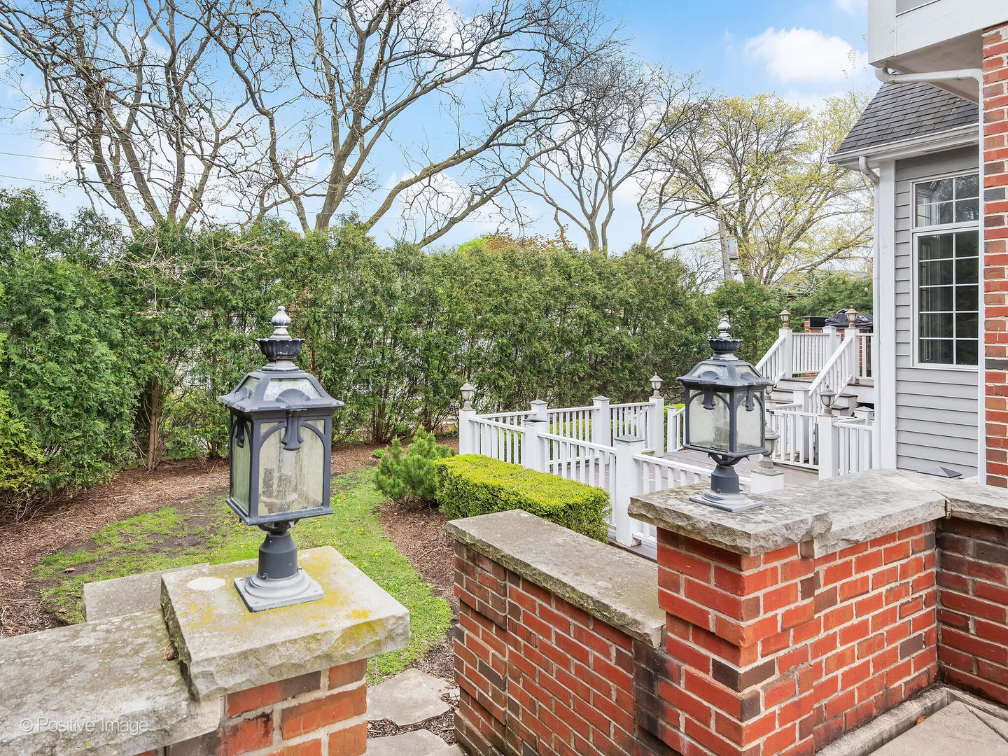 413 W 9th Street