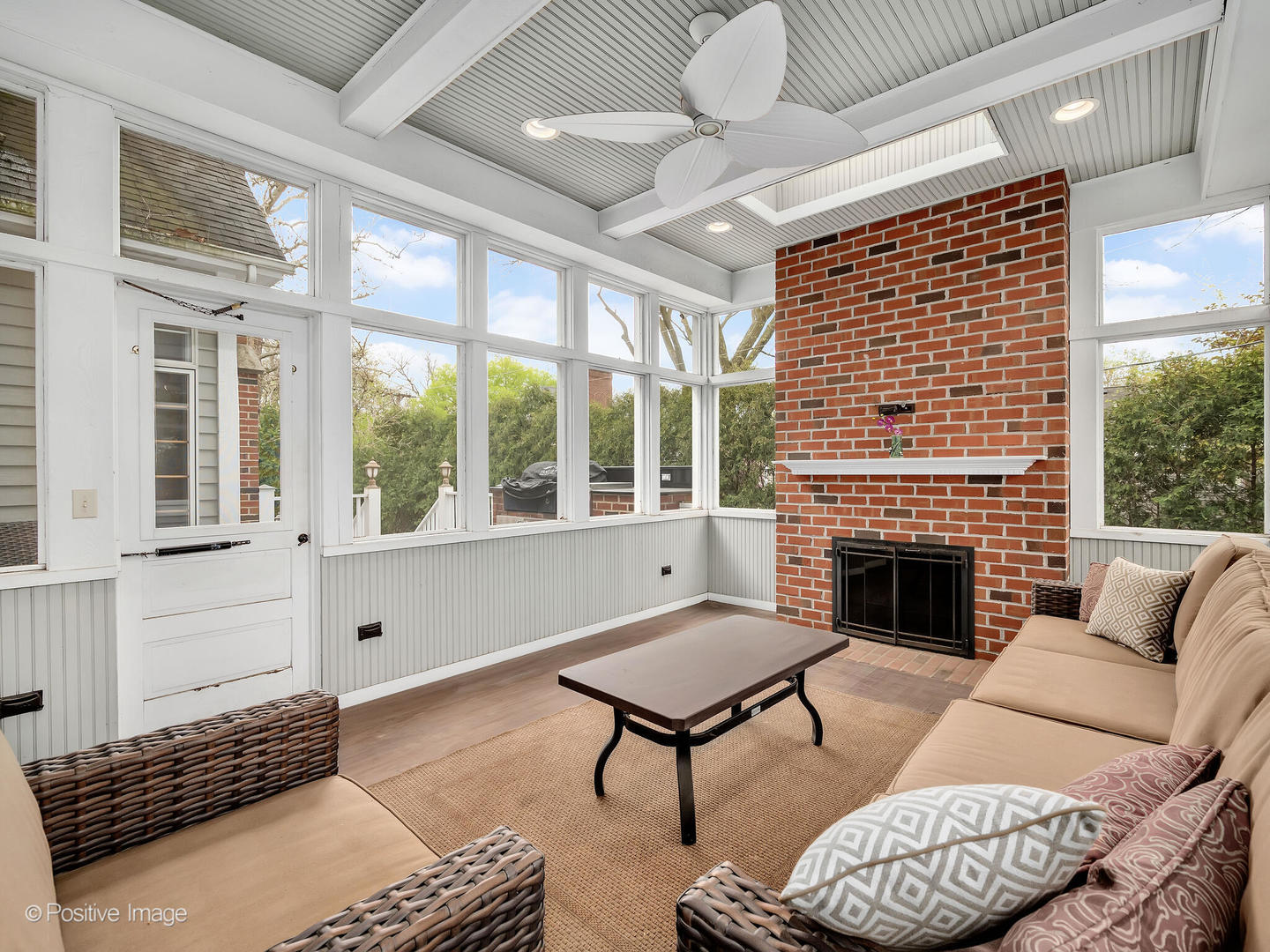 413 W 9th Street