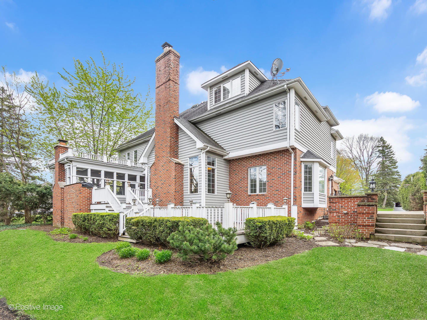 413 W 9th Street