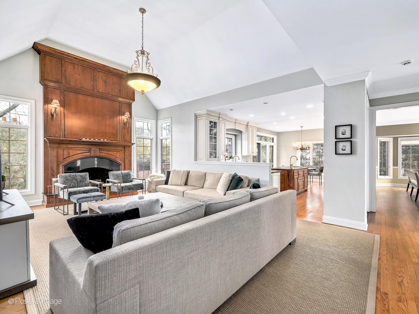 413 W 9th Street