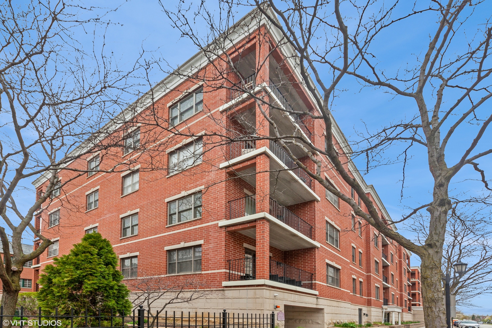 200 N ADDISON Avenue Unit: 304