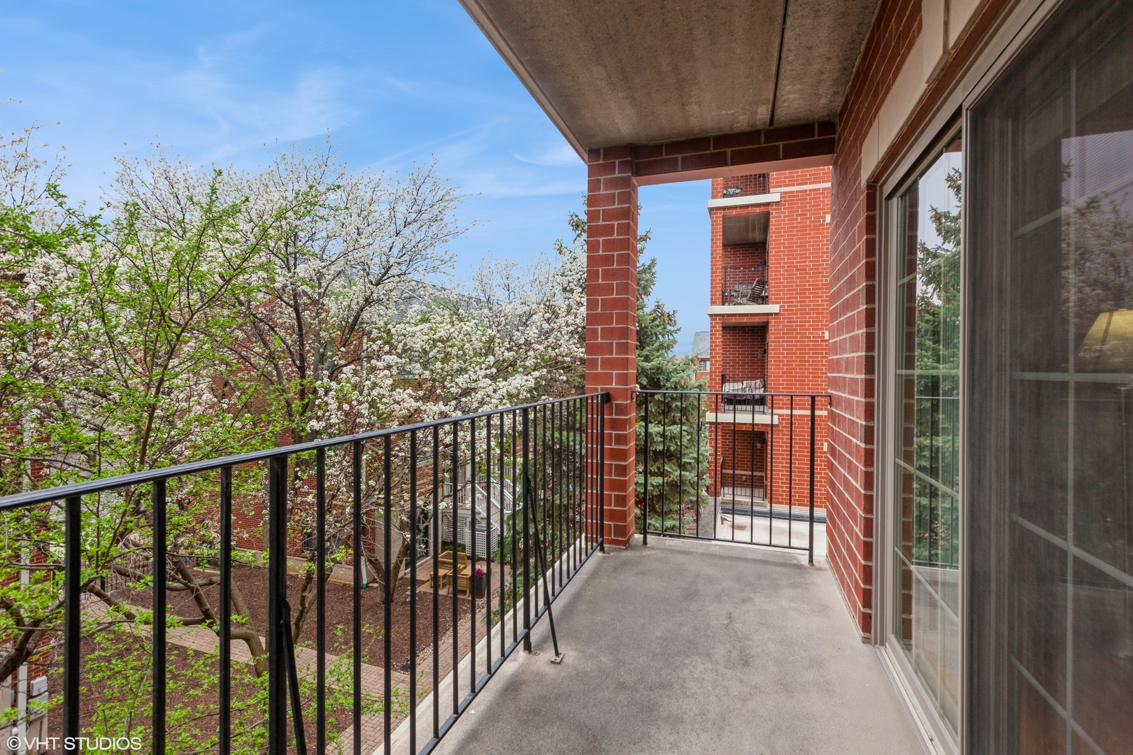 200 N ADDISON Avenue Unit: 304