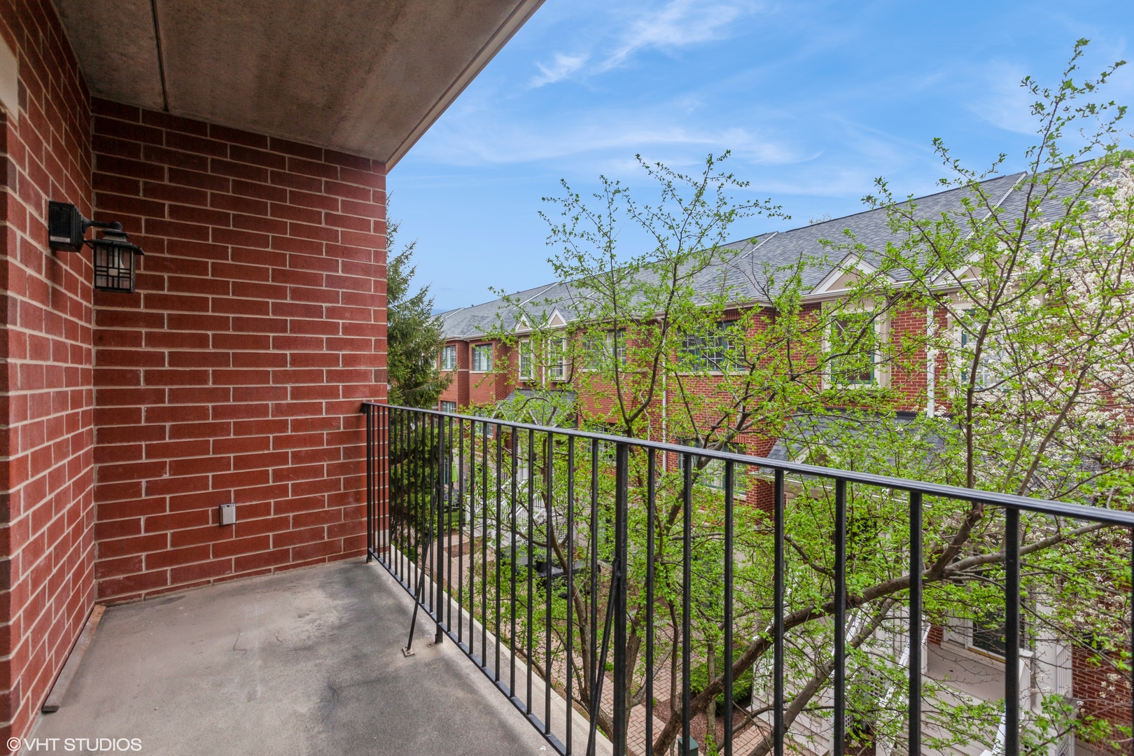 200 N ADDISON Avenue Unit: 304