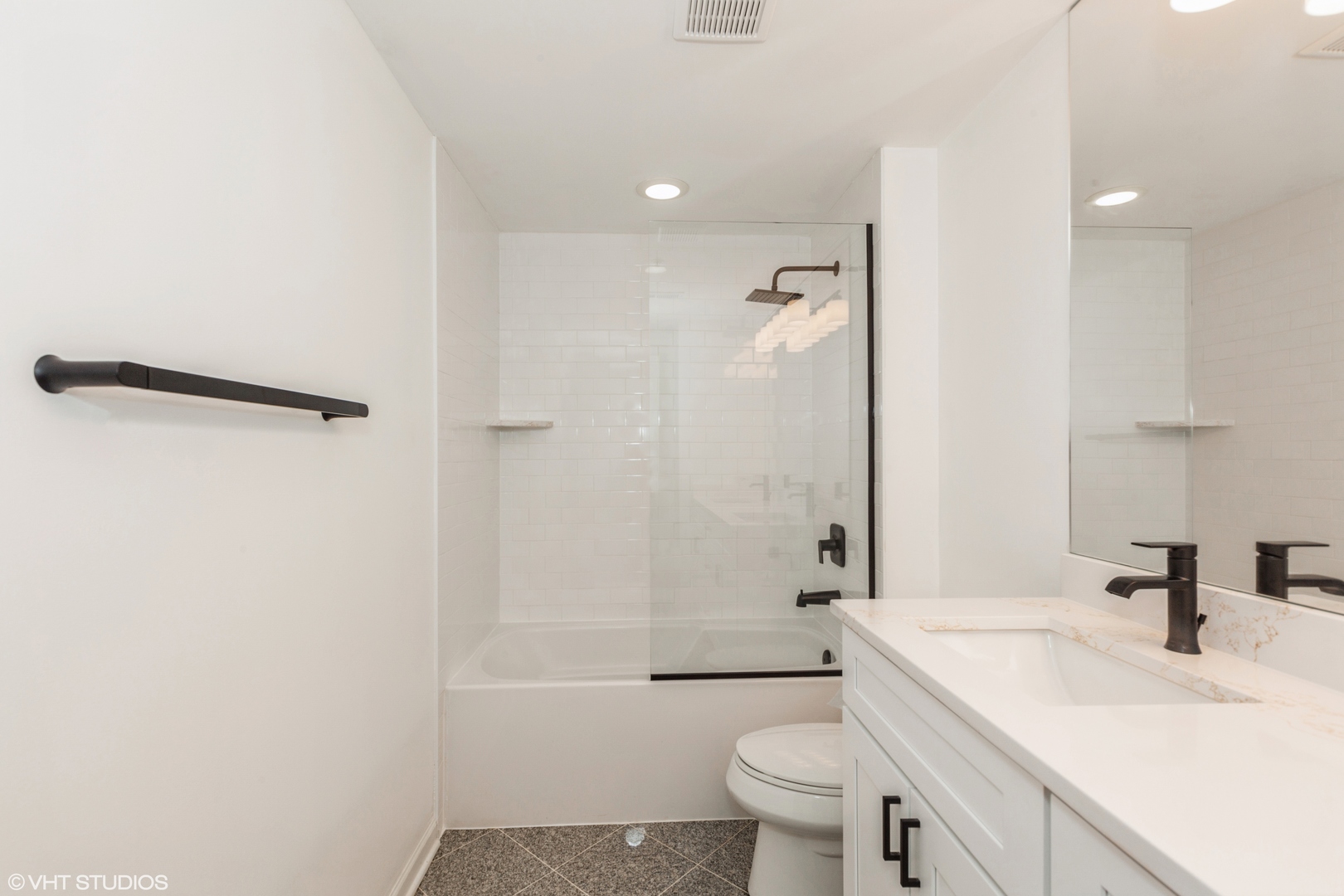 200 N ADDISON Avenue Unit: 304