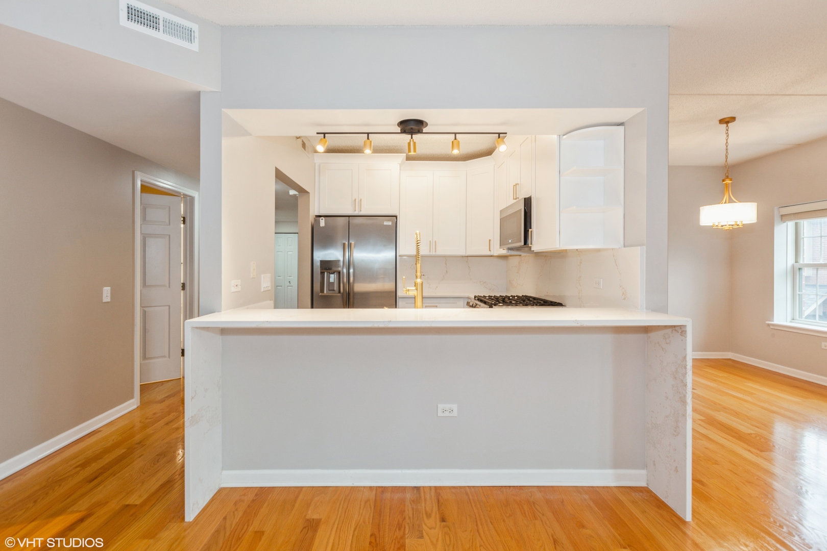 200 N ADDISON Avenue Unit: 304