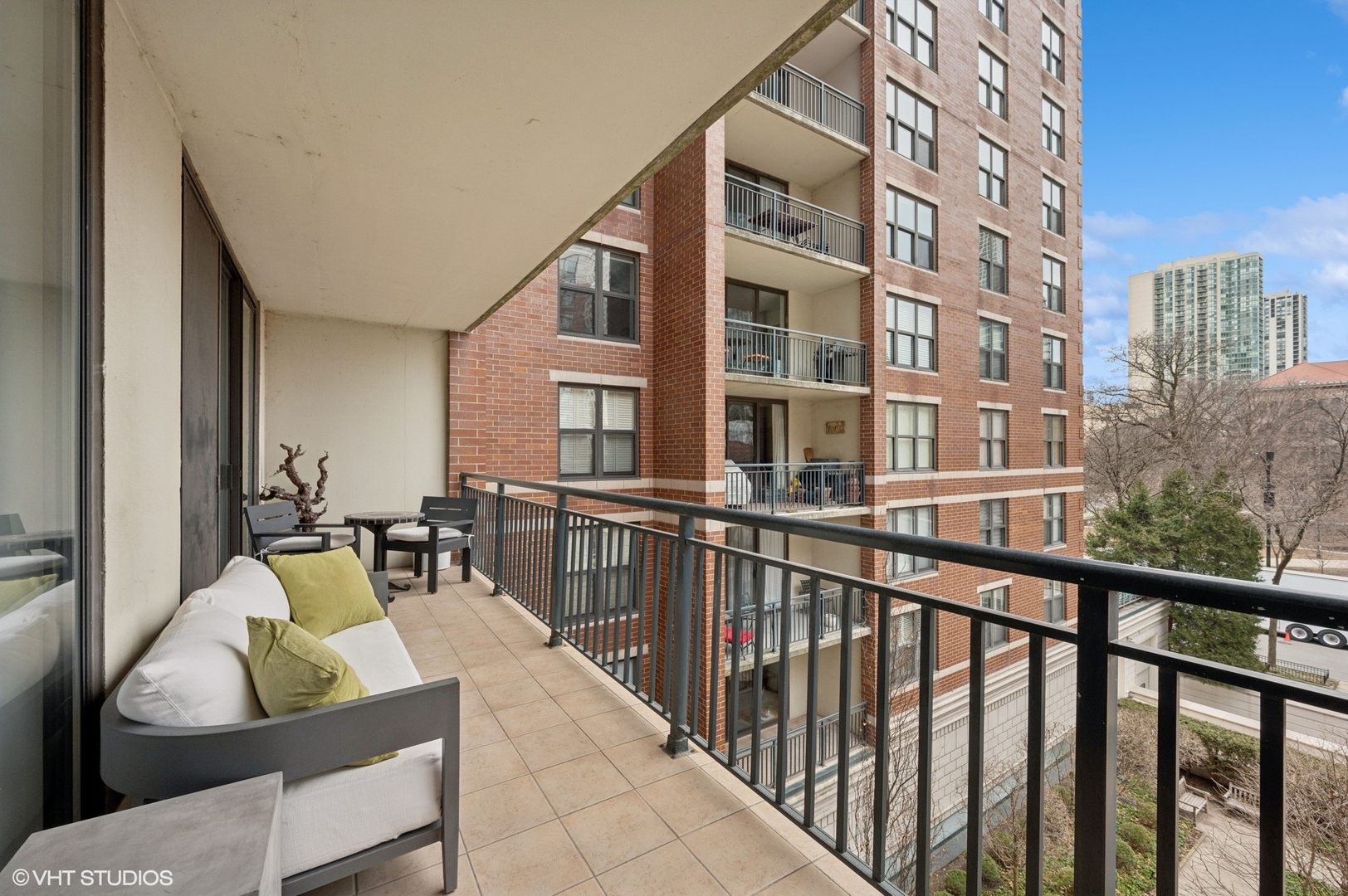 55 W Delaware Place Unit: 413