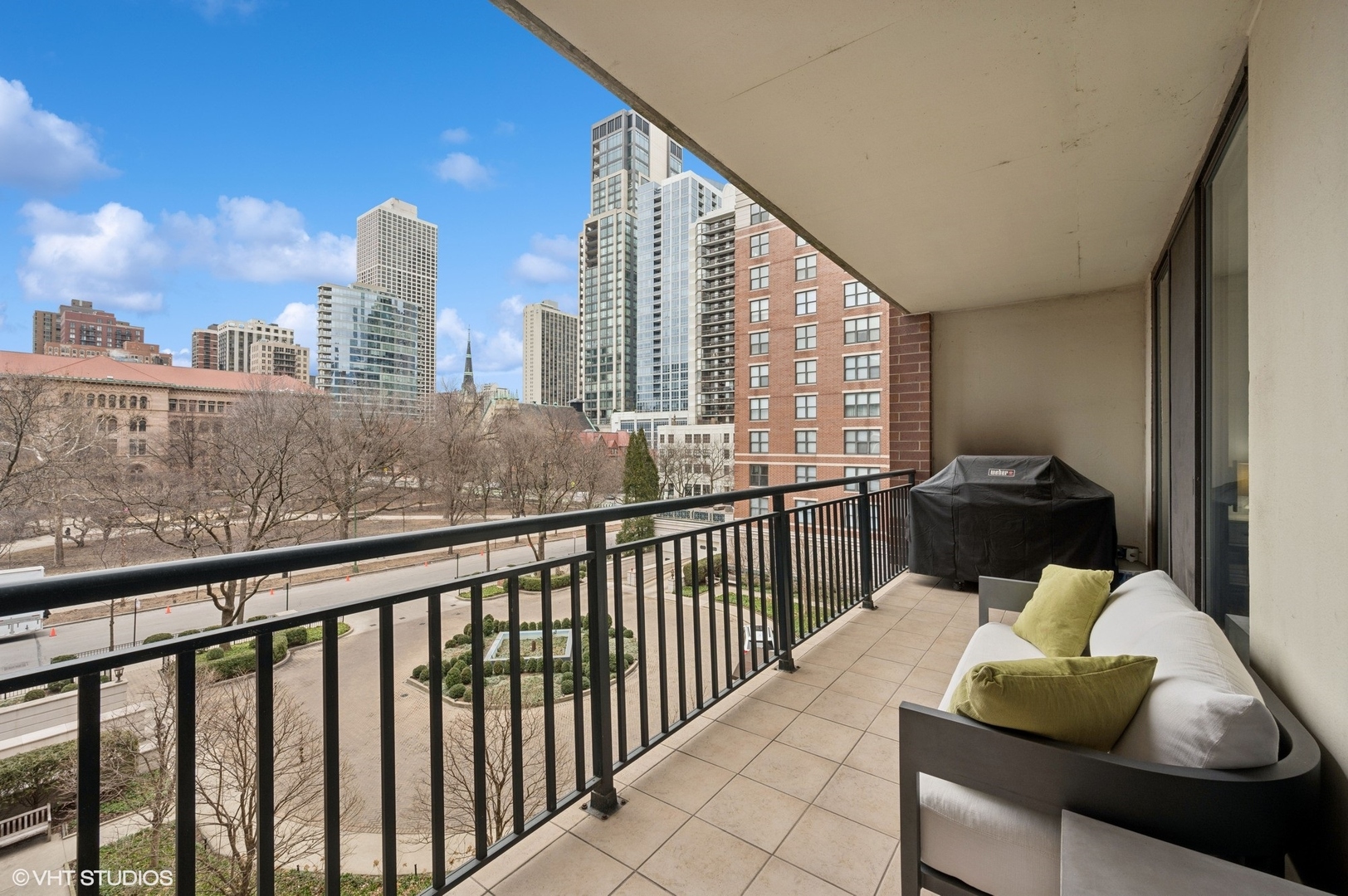55 W Delaware Place Unit: 413