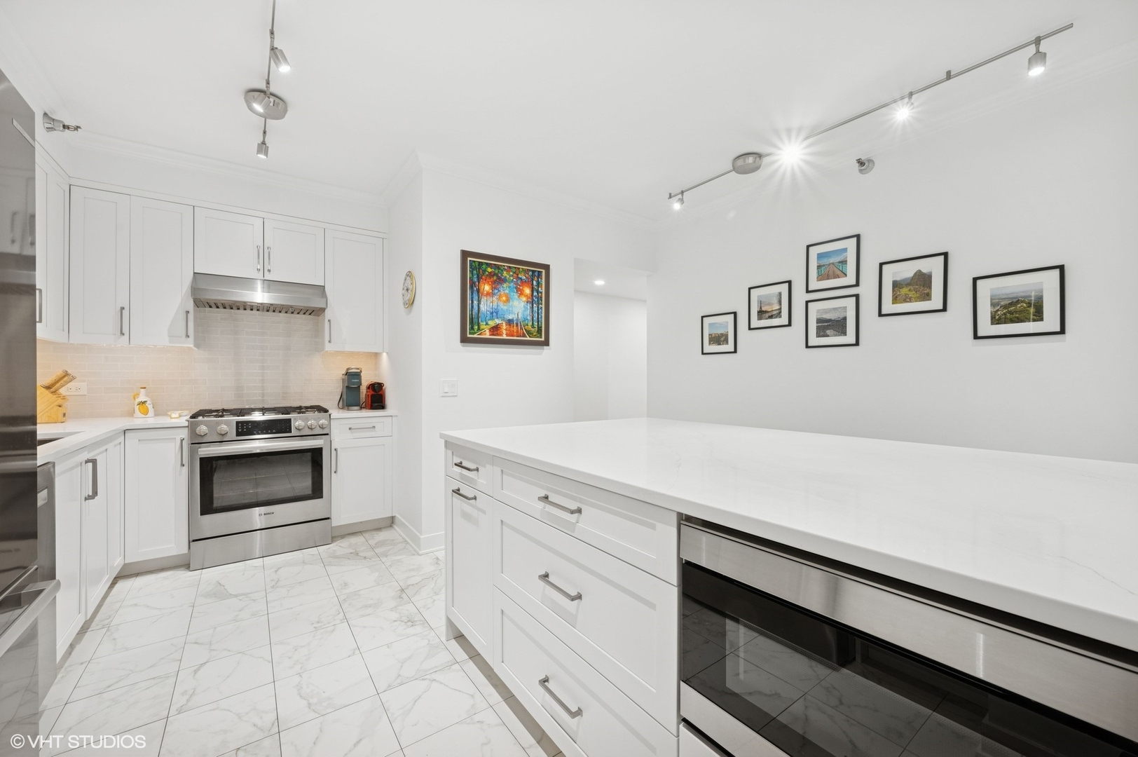 55 W Delaware Place Unit: 413