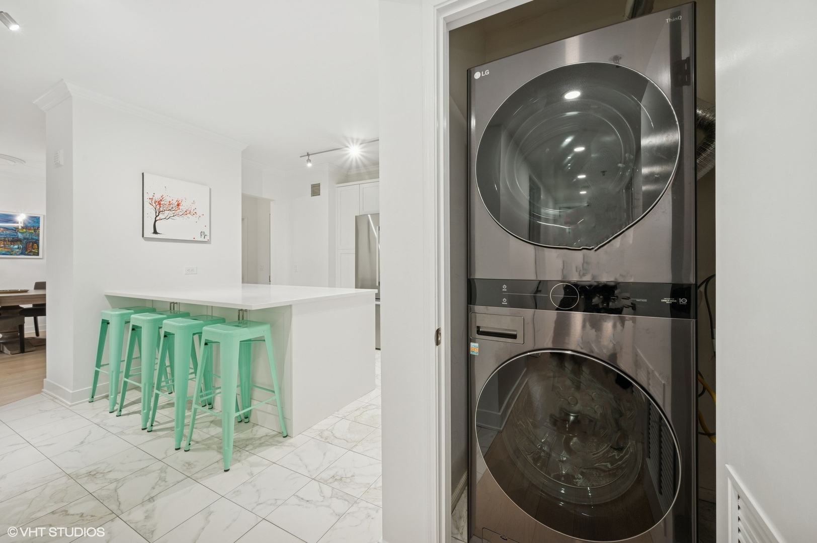 55 W Delaware Place Unit: 413