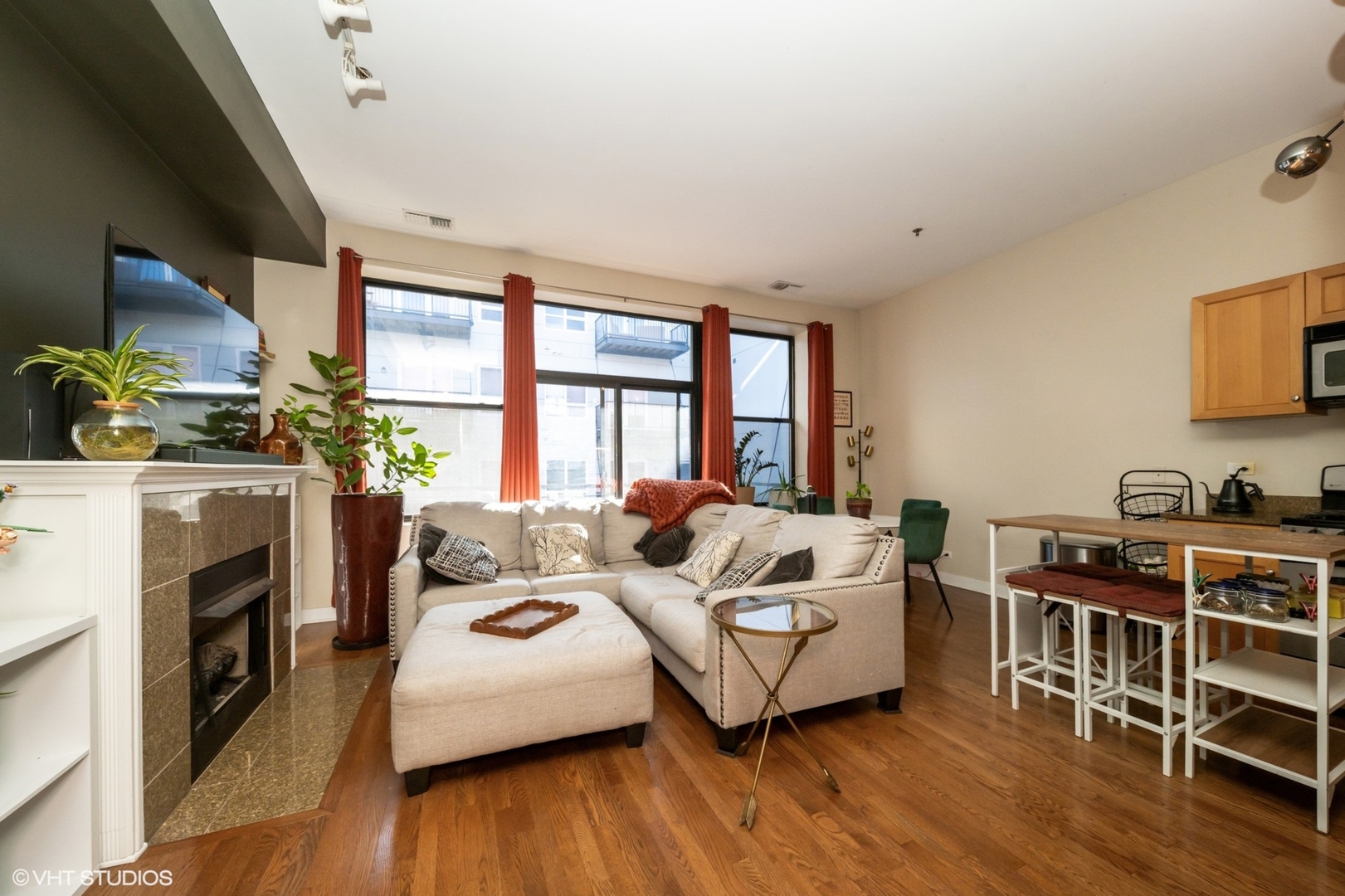 1 S Leavitt Street Unit: 306