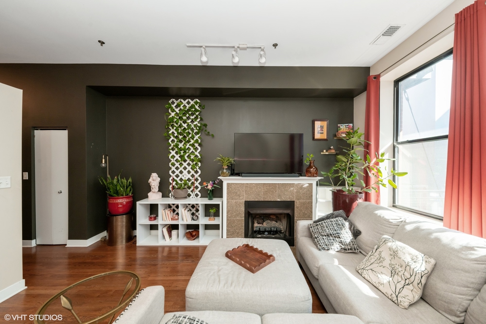 1 S Leavitt Street Unit: 306