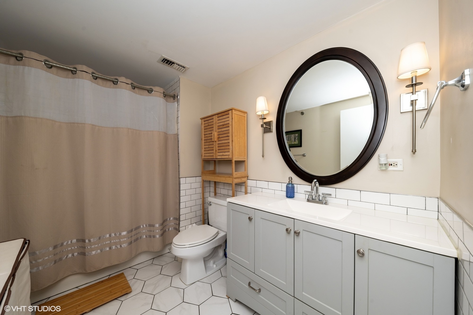 1 S Leavitt Street Unit: 306