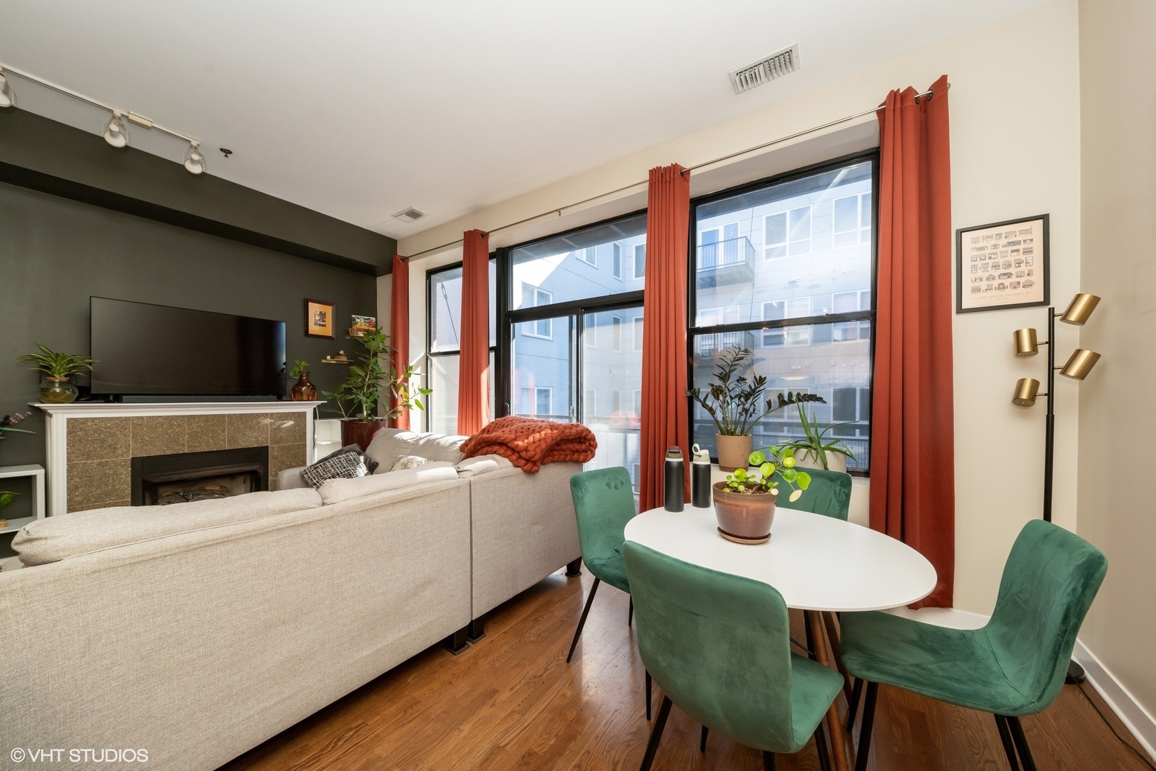 1 S Leavitt Street Unit: 306