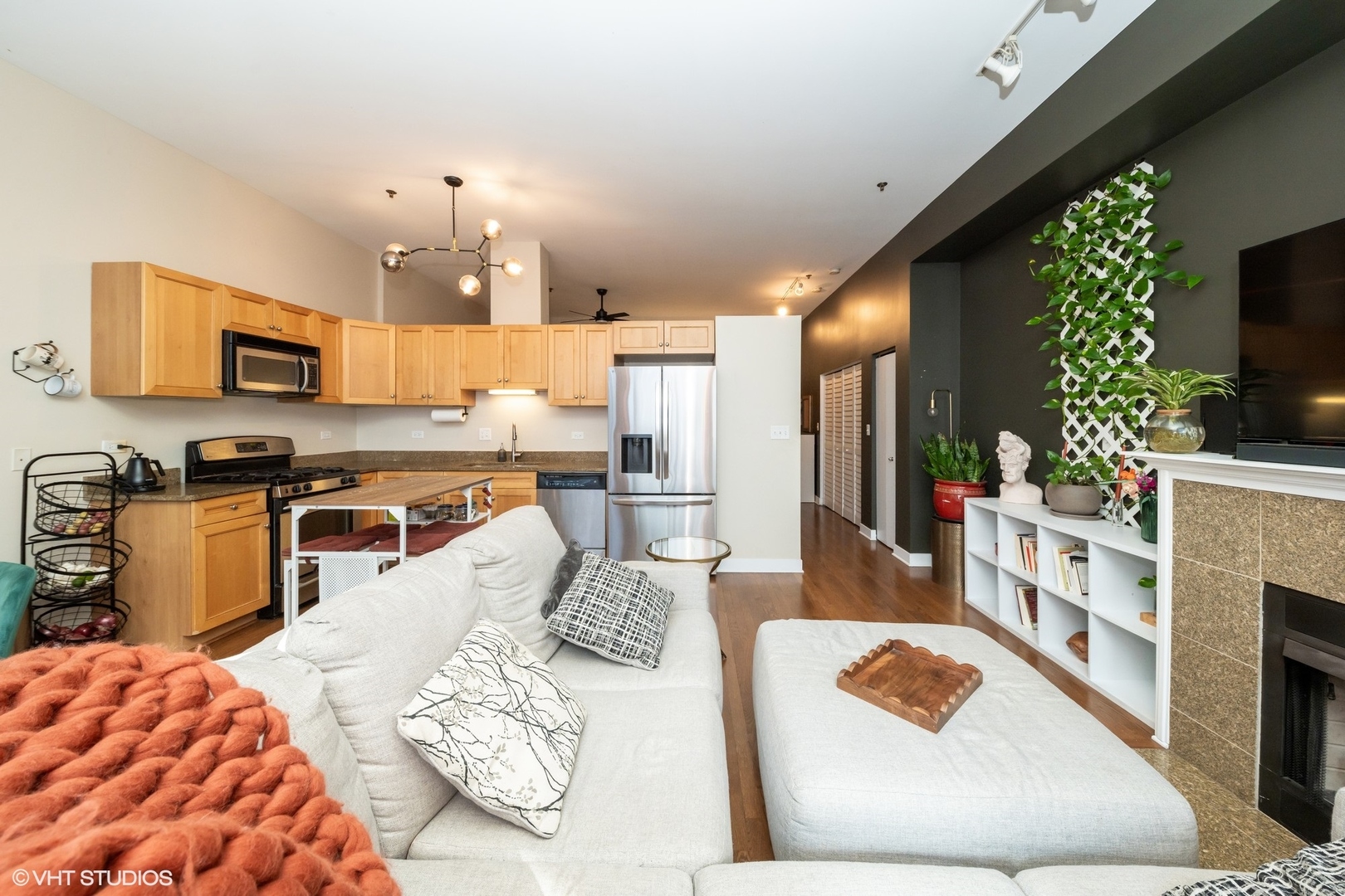 1 S Leavitt Street Unit: 306