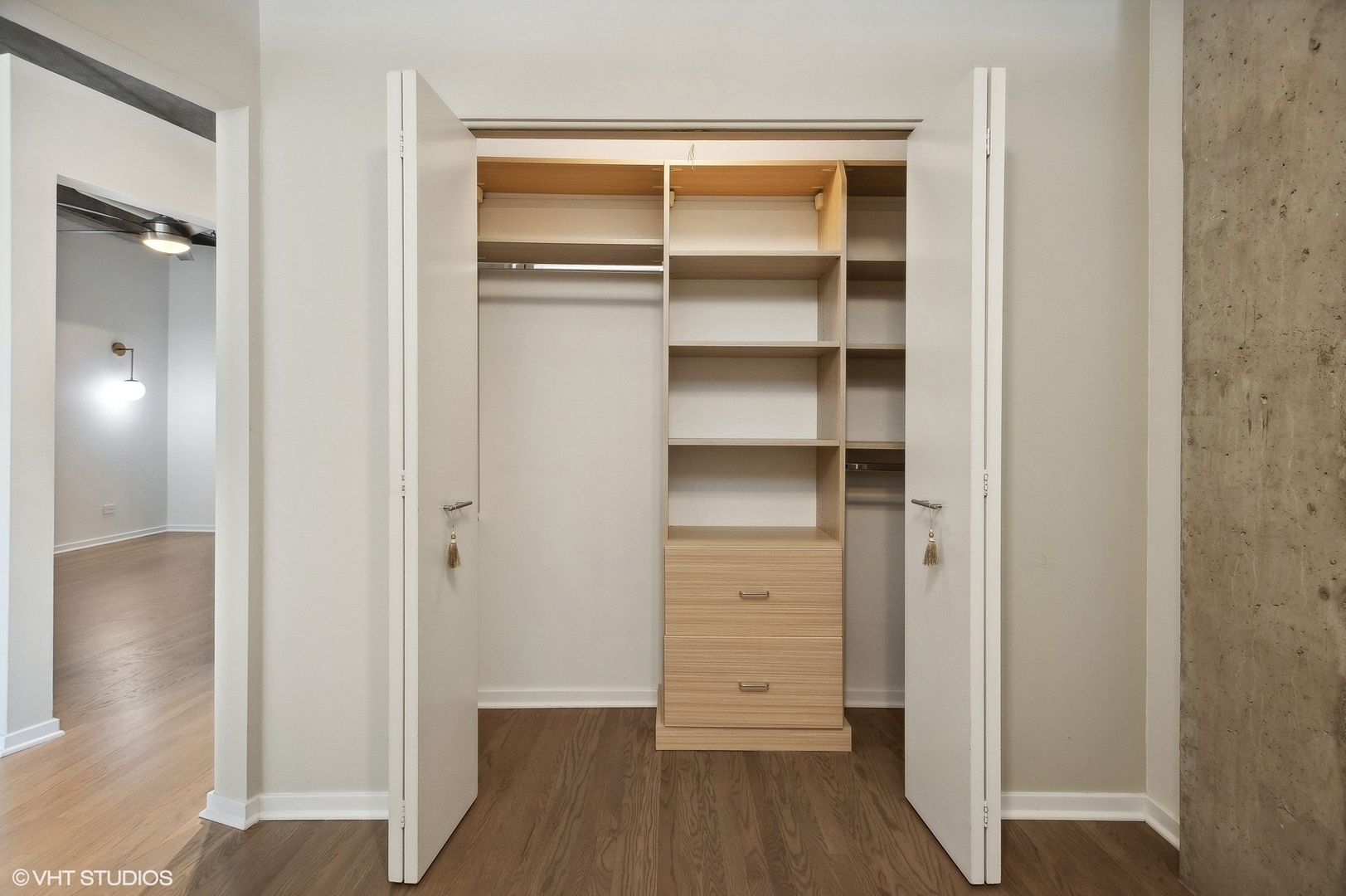 1000 W Adams Street Unit: 813
