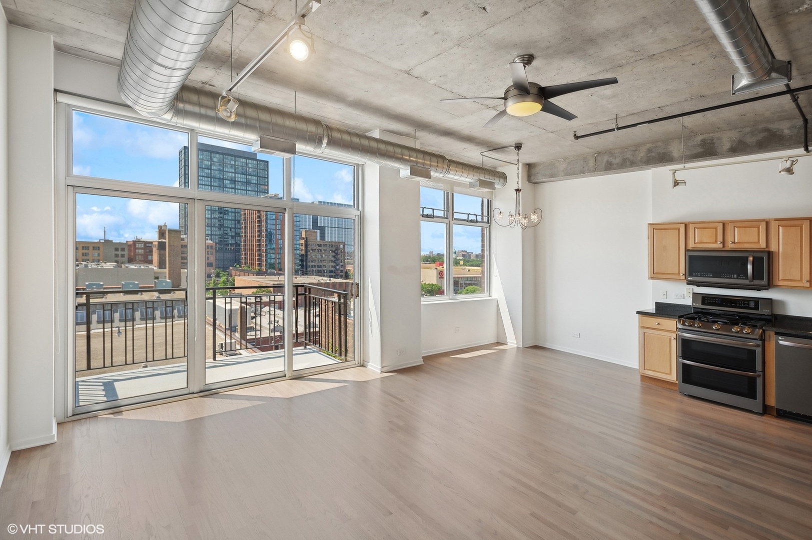 1000 W Adams Street Unit: 813