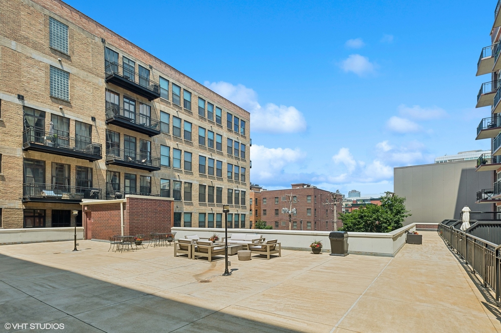 1000 W Adams Street Unit: 813