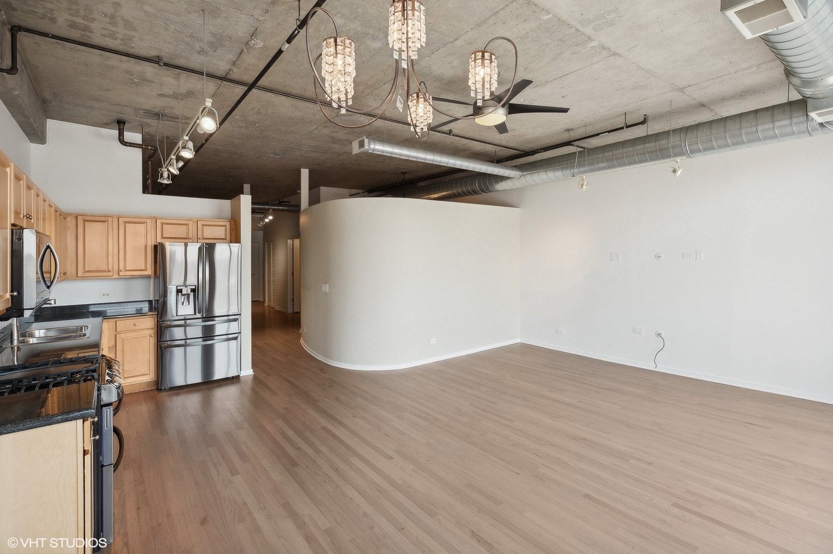 1000 W Adams Street Unit: 813