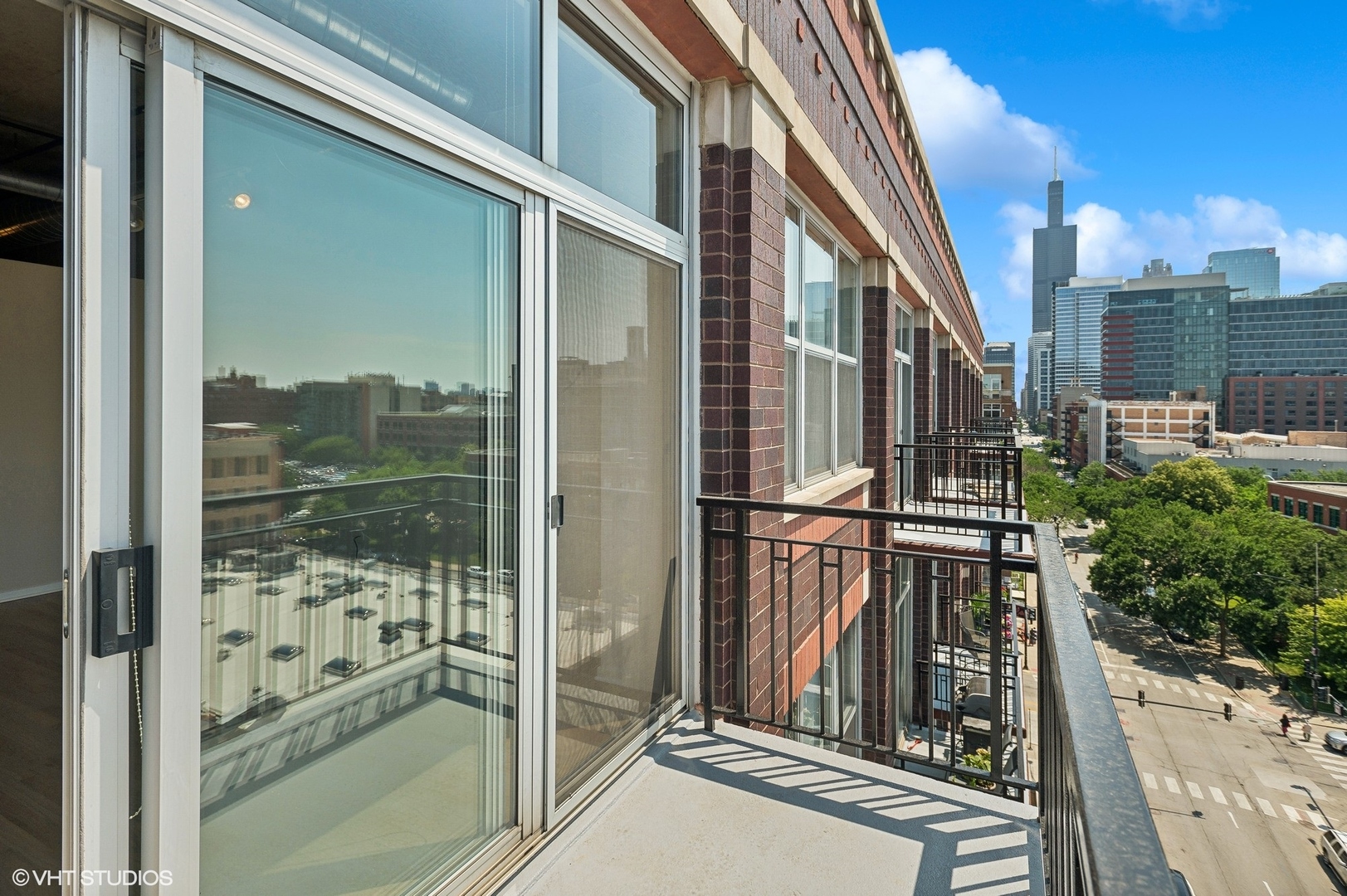 1000 W Adams Street Unit: 813