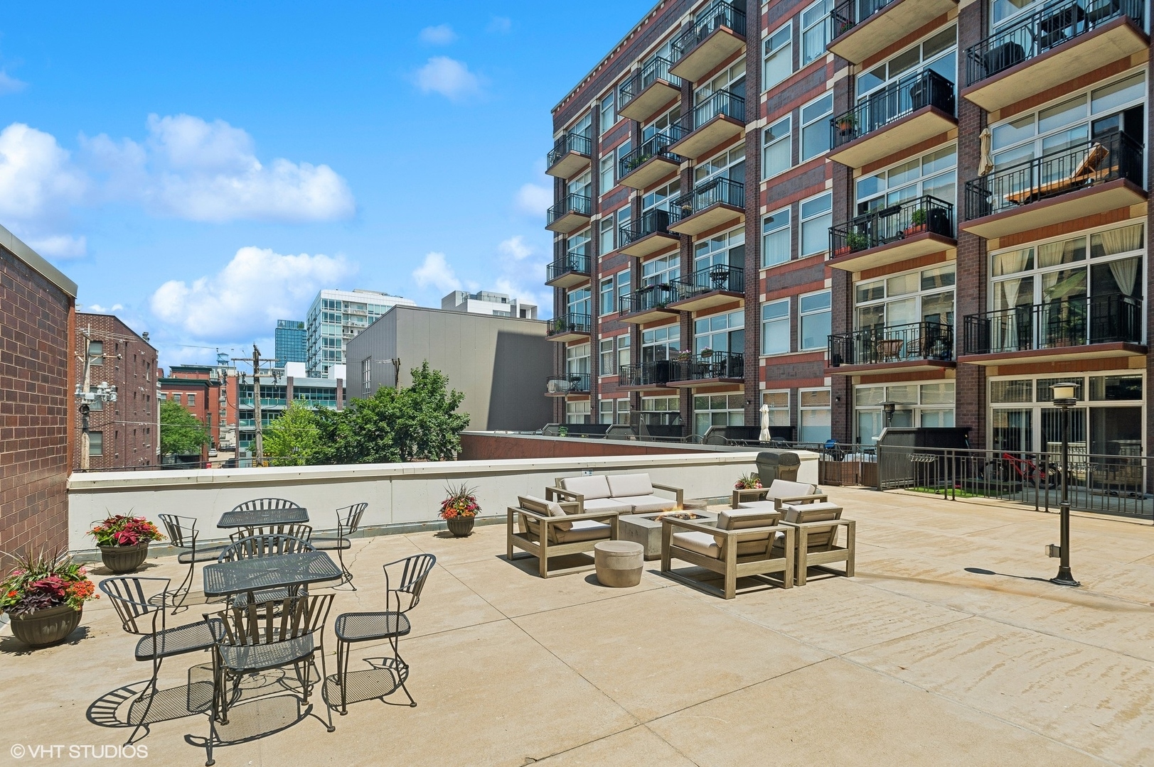 1000 W Adams Street Unit: 813