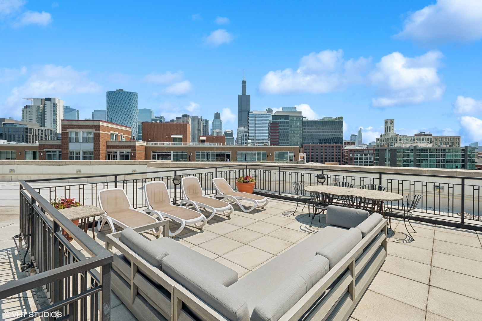 1000 W Adams Street Unit: 813