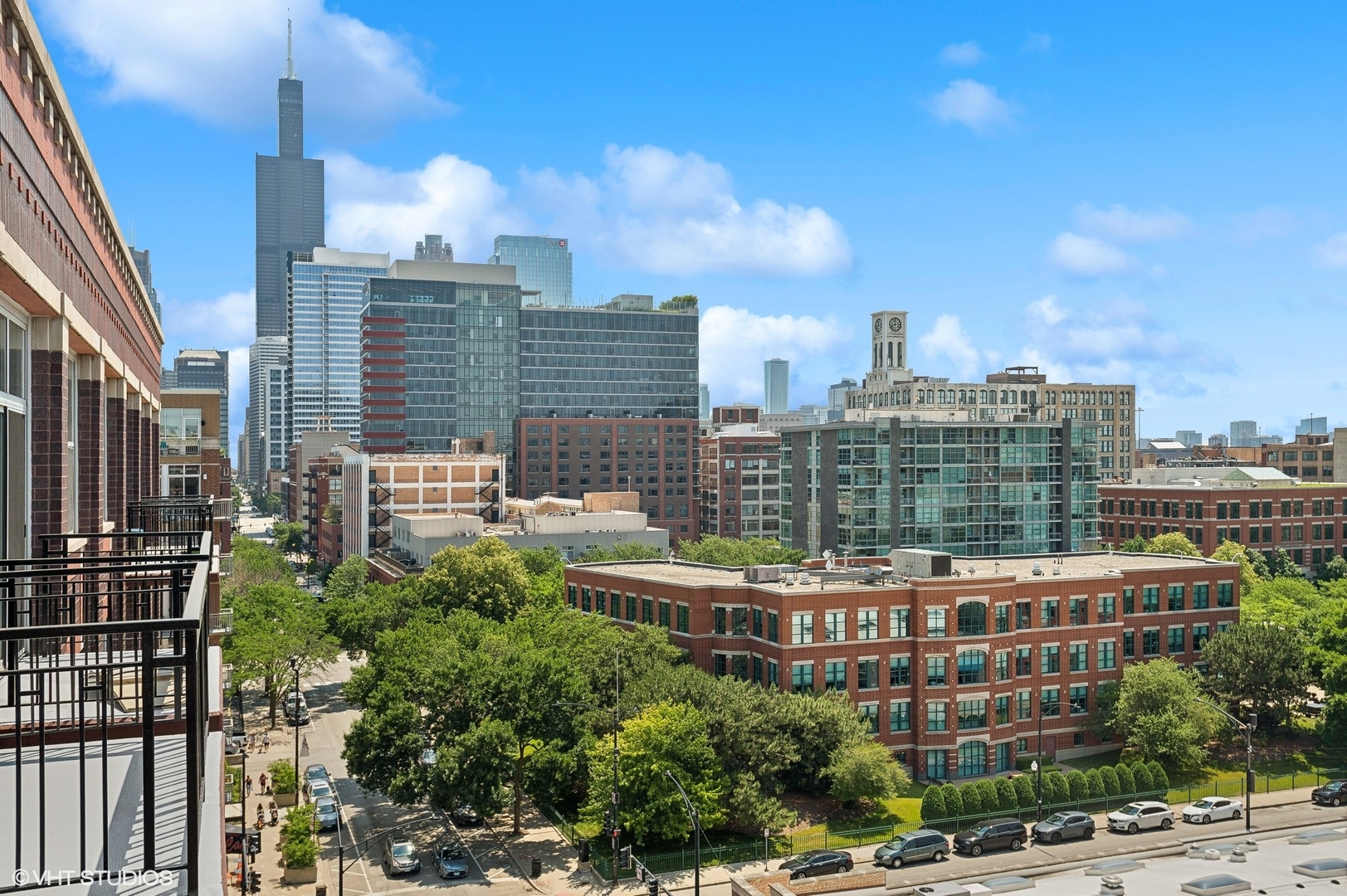 1000 W Adams Street Unit: 813