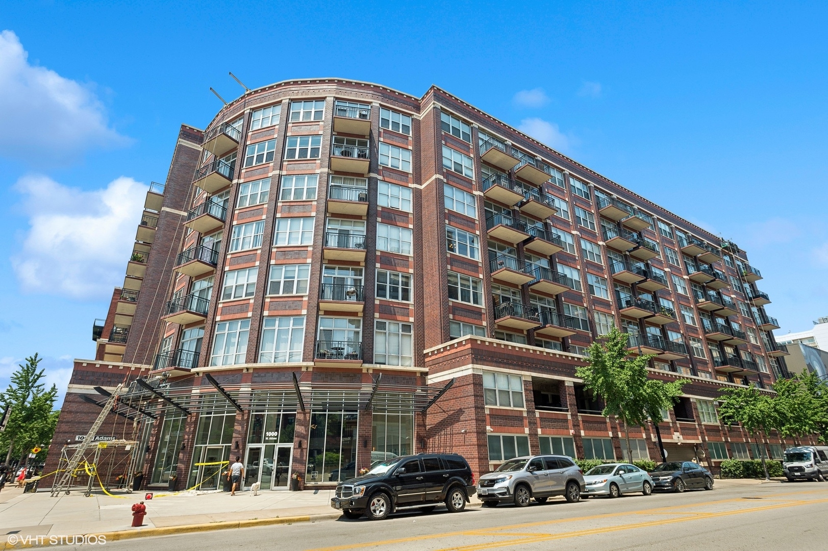 1000 W Adams Street Unit: 813