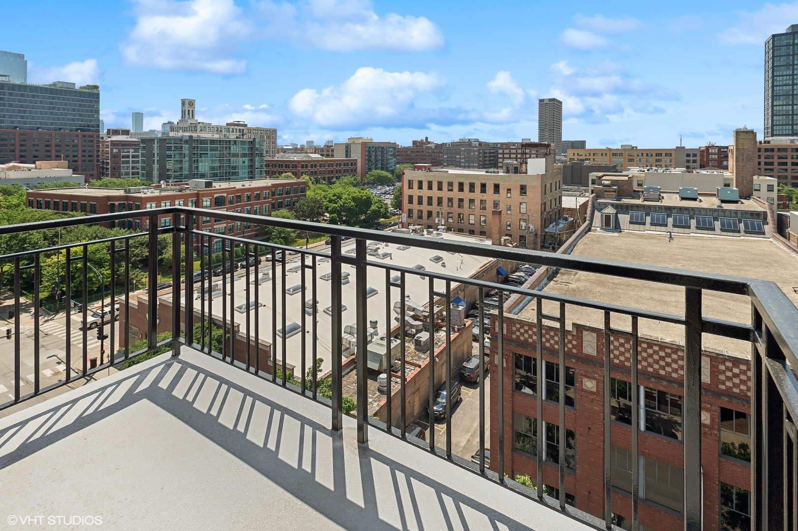 1000 W Adams Street Unit: 813