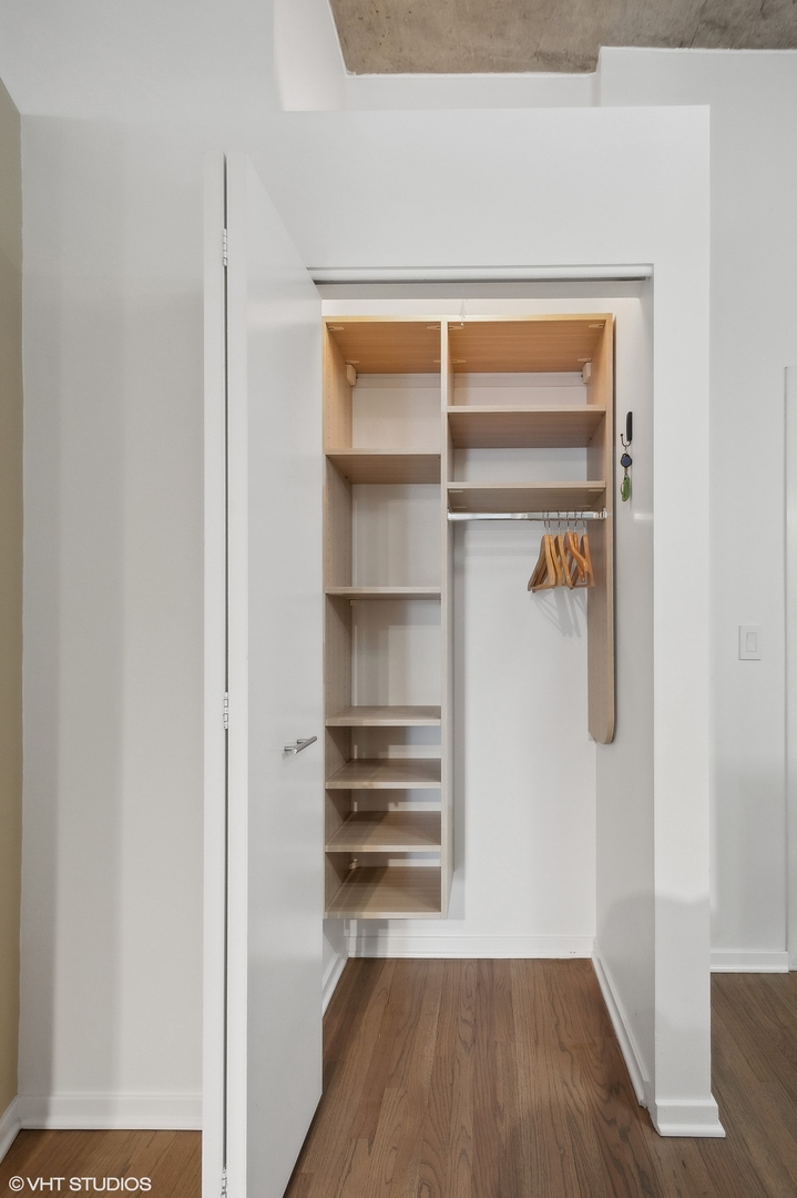 1000 W Adams Street Unit: 813