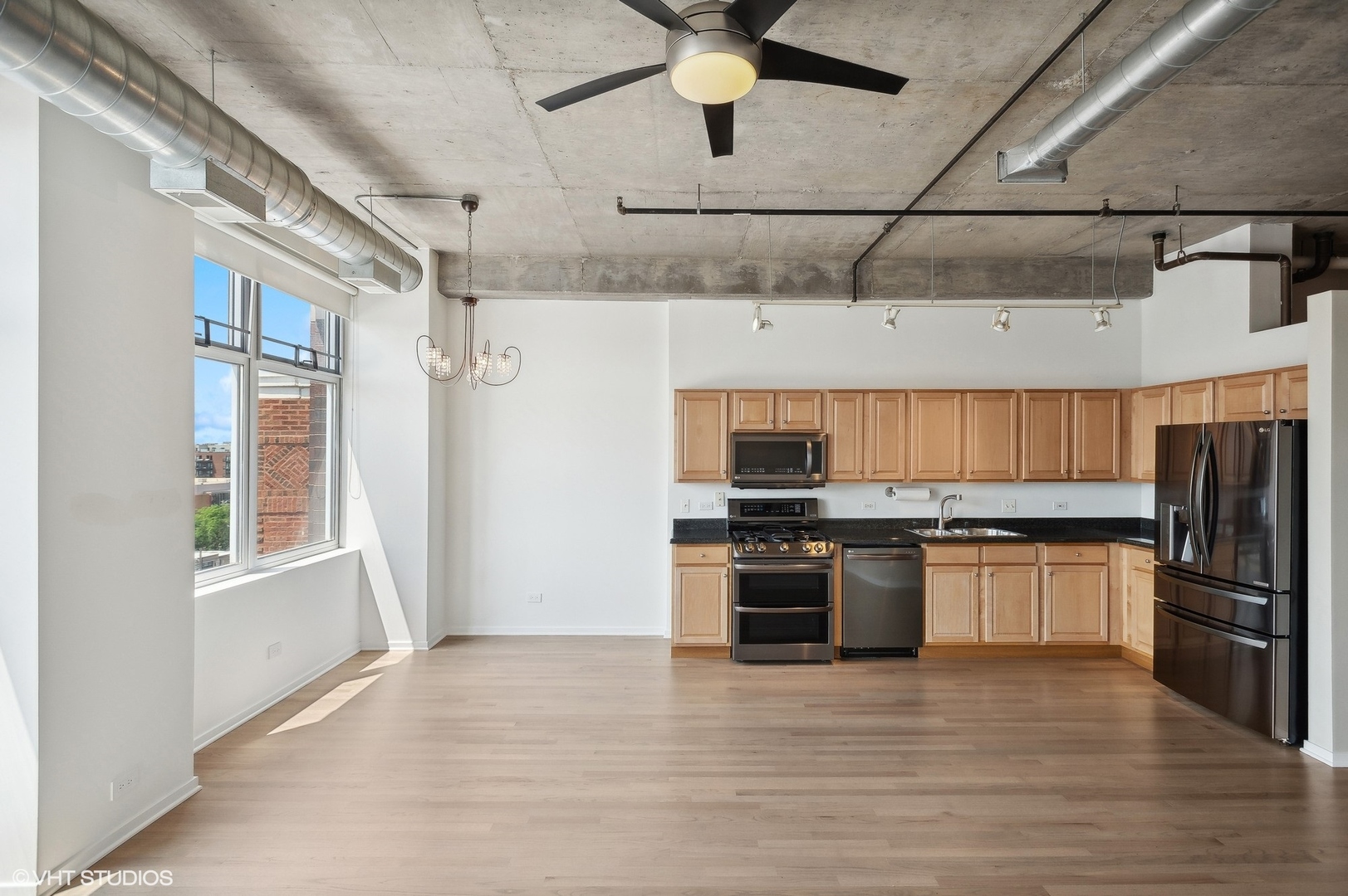 1000 W Adams Street Unit: 813