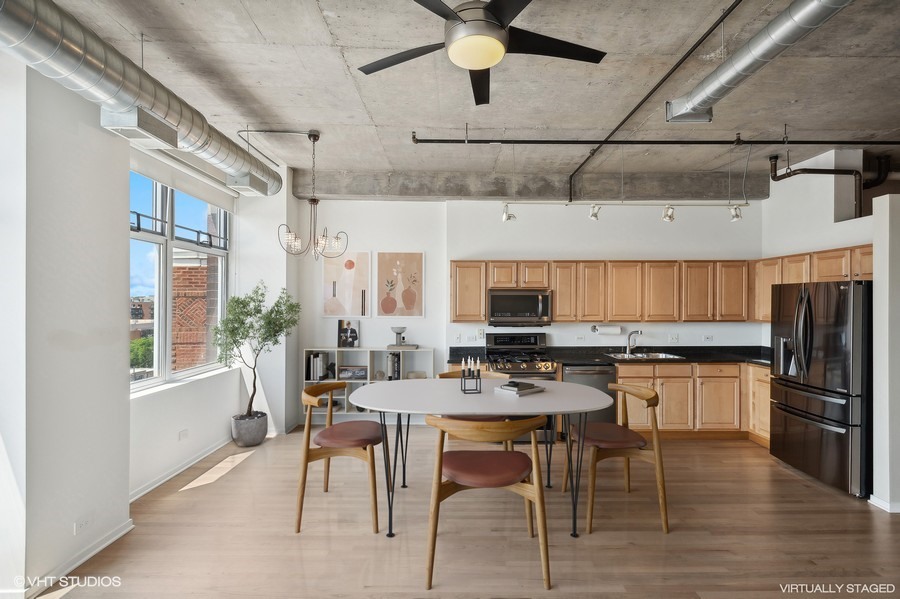 1000 W Adams Street Unit: 813