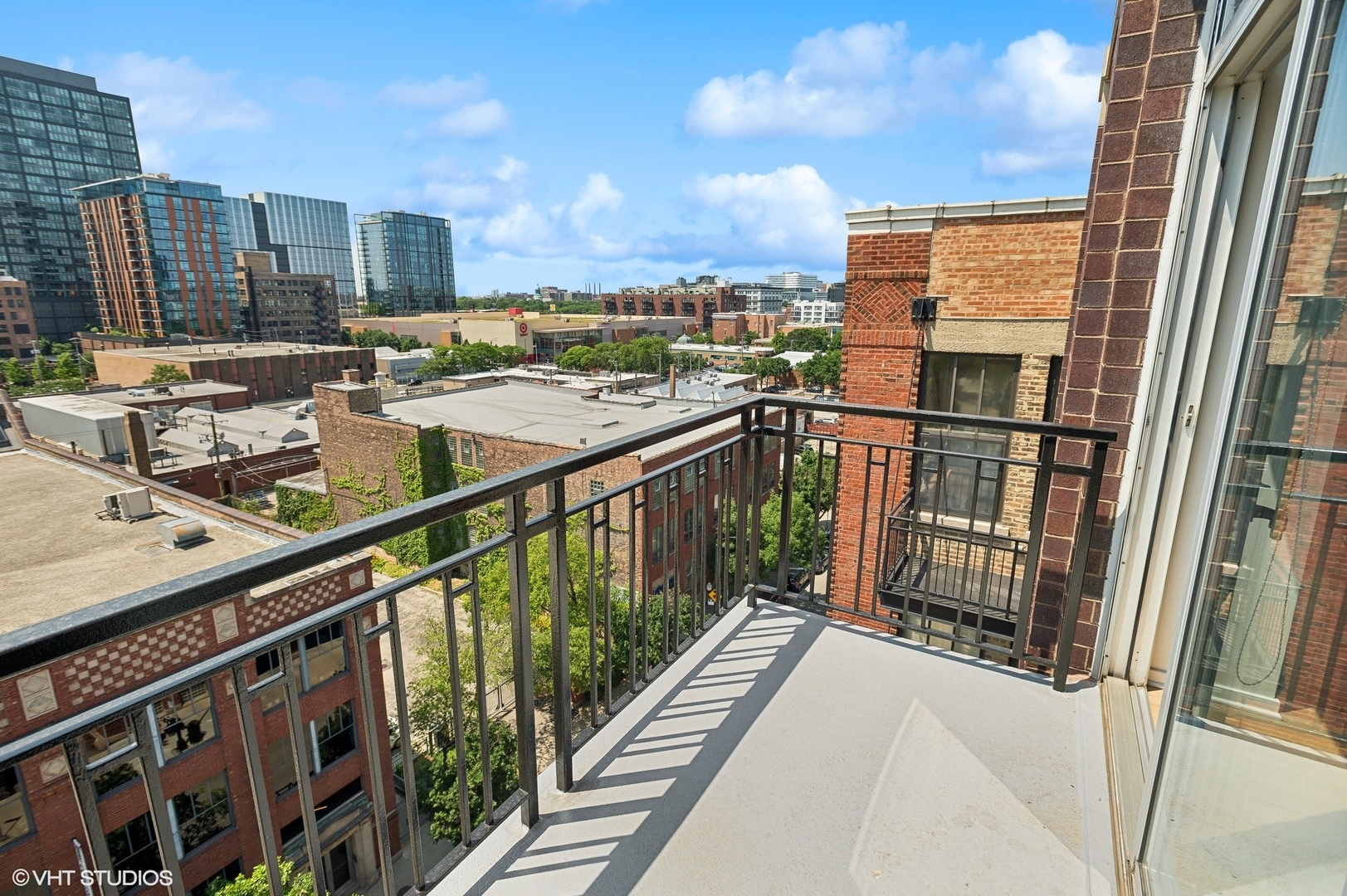1000 W Adams Street Unit: 813