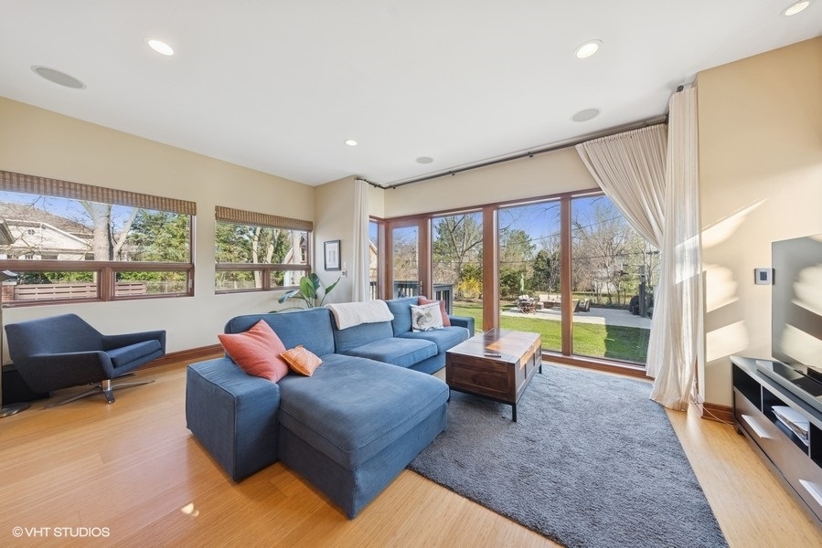 229 E Walnut Street