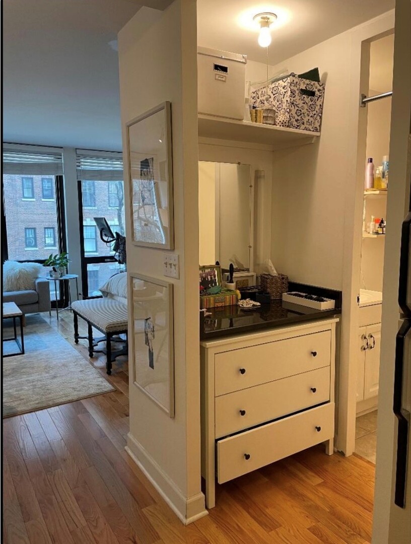 1 E Scott Street Unit: 412